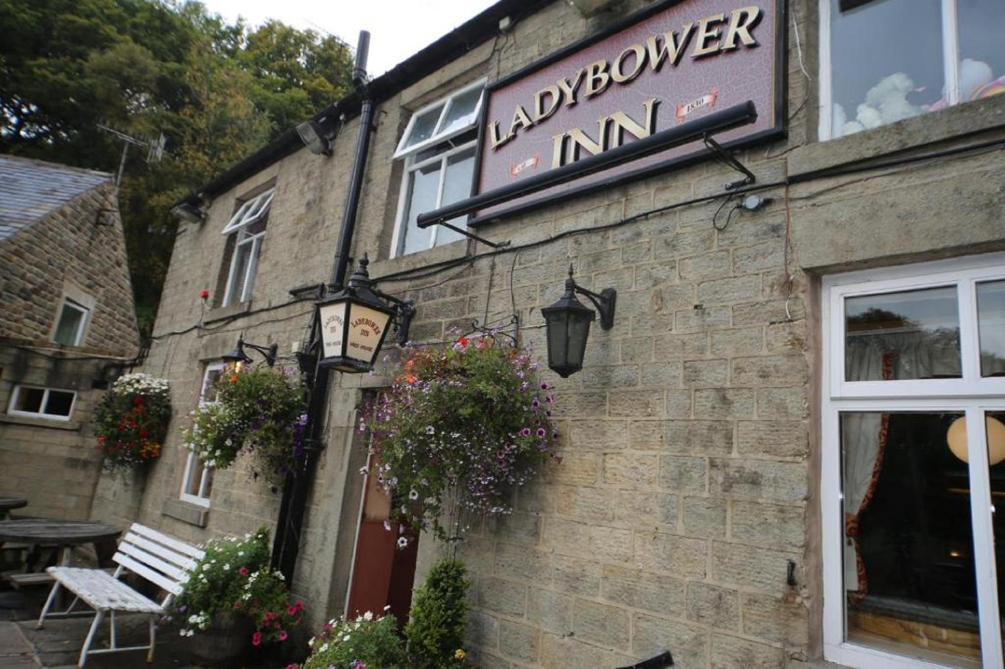 Oyo Ladybower Inn Bamford Kültér fotó