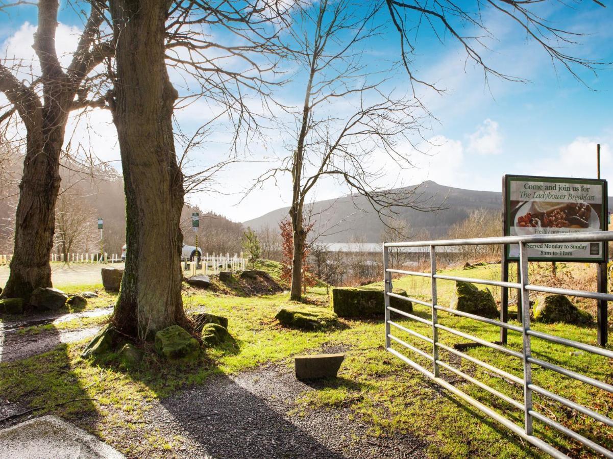 Oyo Ladybower Inn Bamford Kültér fotó